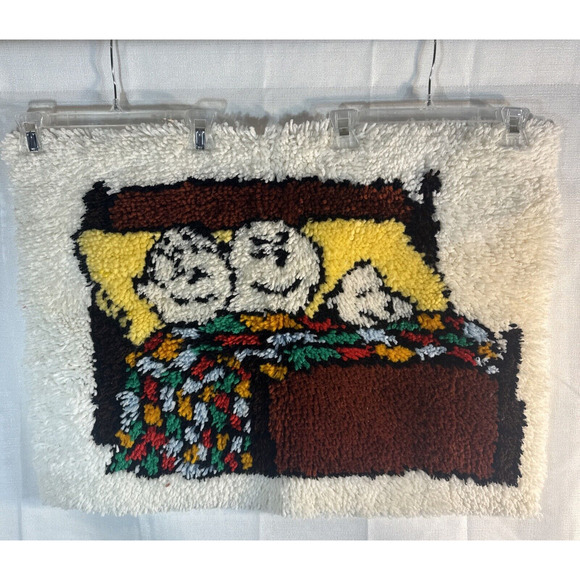 Peanuts‎ Snoopy Charlie Brown And Linus 70s Latch Hook 27”x20” Vintage - Picture 1 of 4